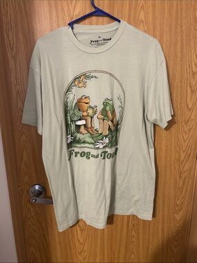 Frog and Toad Graphic Short Sleeve Tee - Light Sage